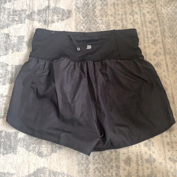 New All in Motion Black High-Rise Run Shorts - Picture 4 of 4